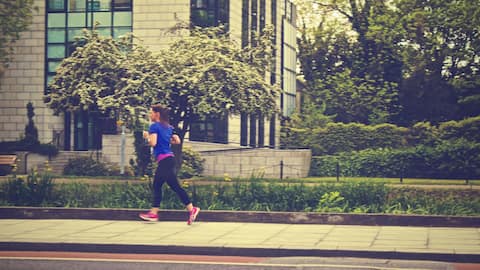 Swimming v/s running: Which builds more muscle endurance?
