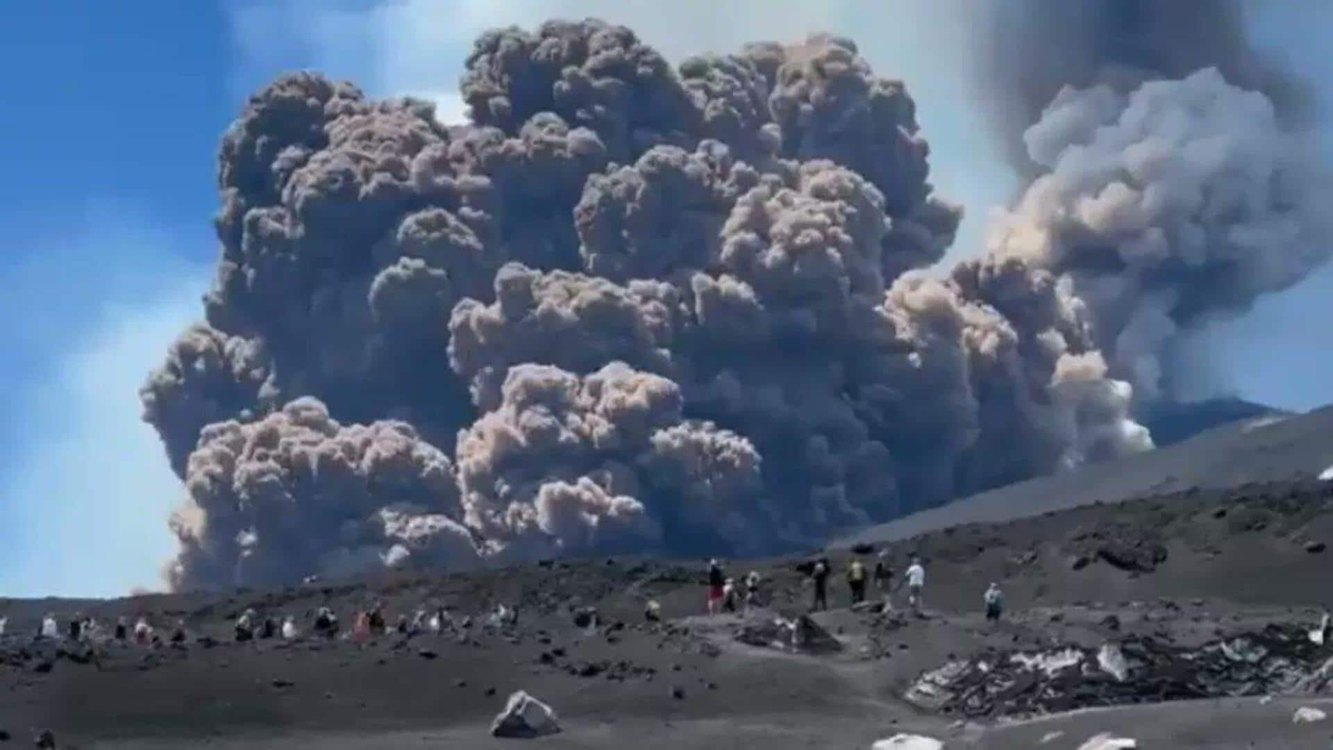 Tourists flee as Mount Etna spews plumes of ash, lava Tourists flee as Mount Etna spews plumes of ash, lava