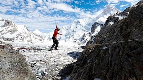What is slacklining?