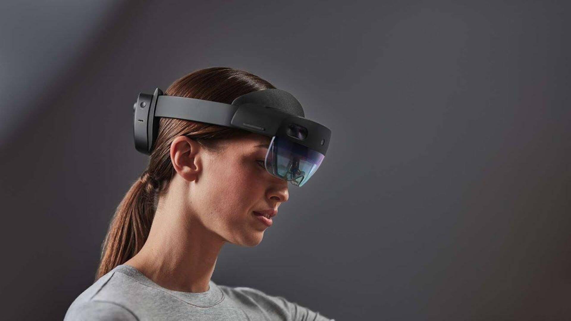 Microsoft pulls plug on HoloLens 2 AR headset