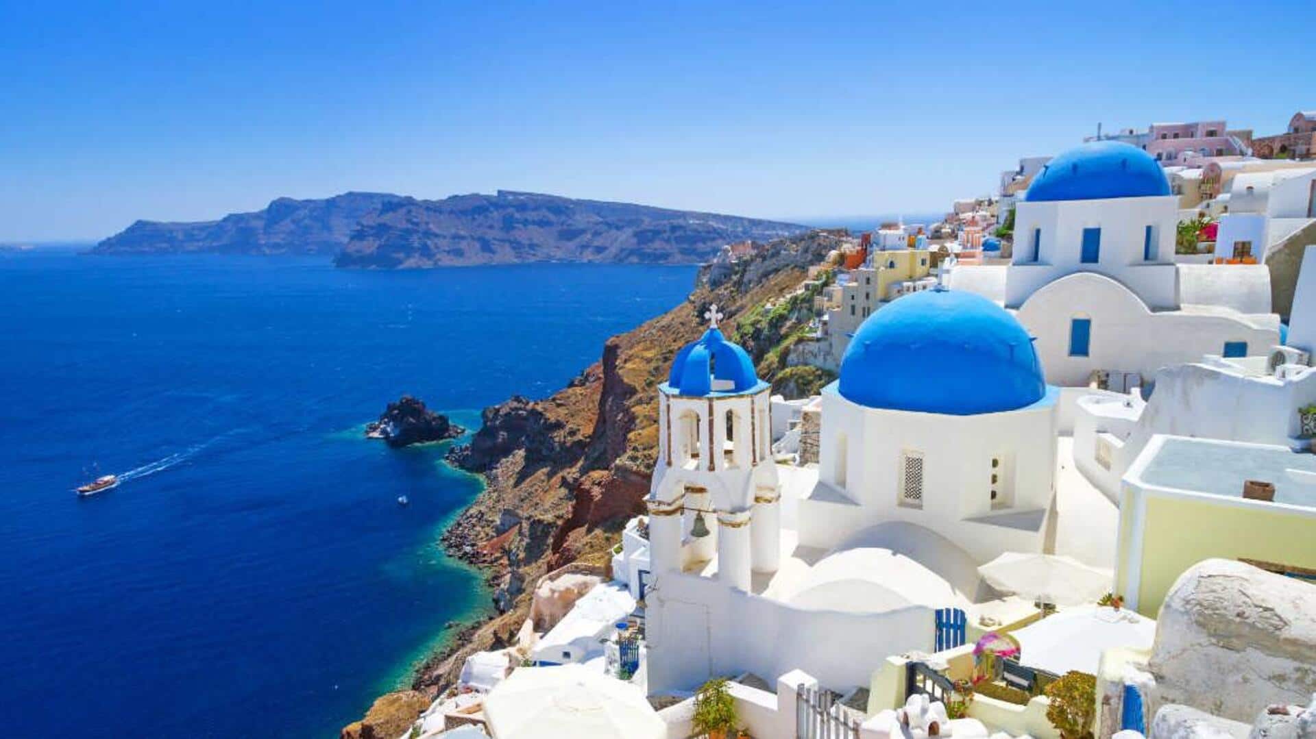 Go on a romantic trip to Santorini with your bae