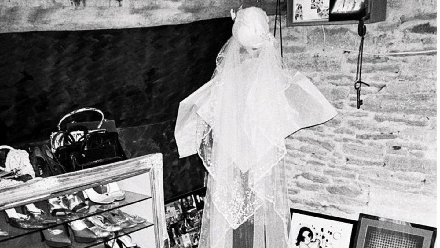 Angelina Jolie wore her children's blessings on her veil Angelina Jolie wore her children's blessings on her veil