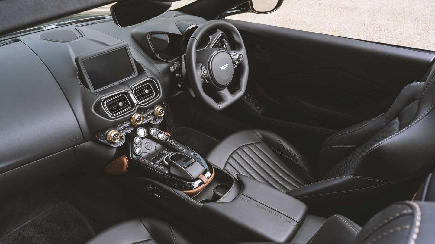 The vehicle offers two seats and a flat-bottom steering wheel The vehicle offers two seats and a flat-bottom steering wheel