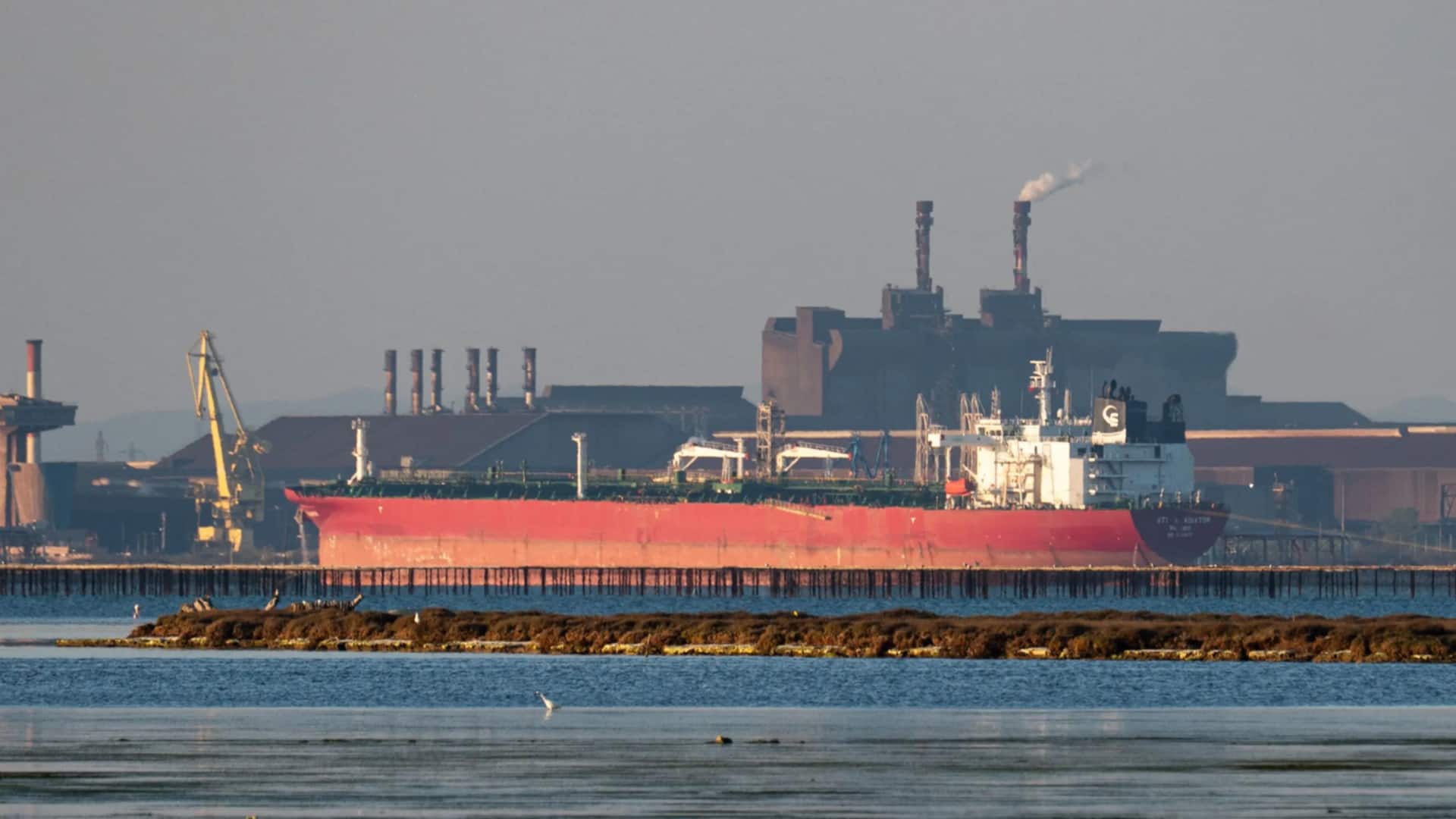 2 more Indian LPG tankers prepare to cross Hormuz strait