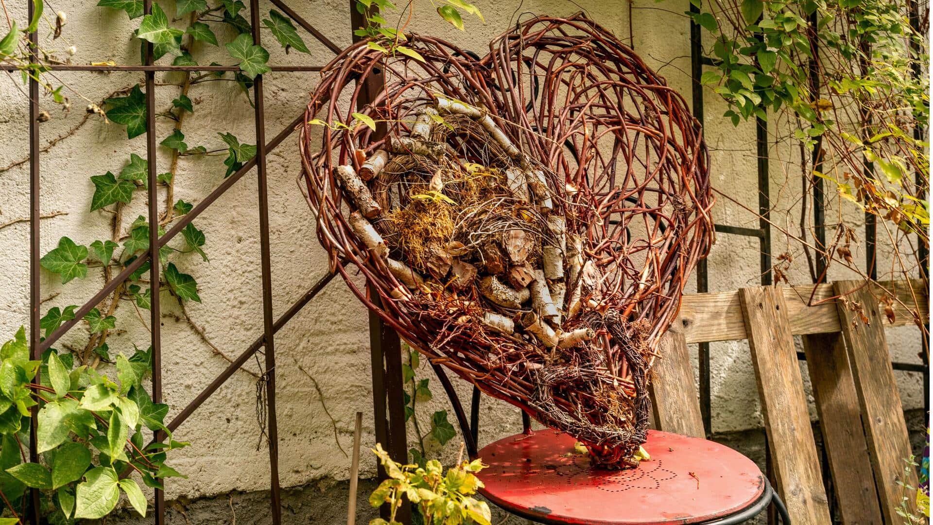 The art of turning willow into stunning sculptures