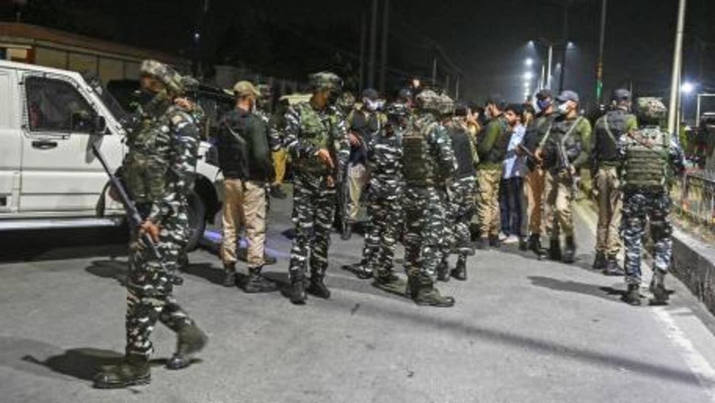 Heavy security deployed, internet suspended in Kashmir Heavy security deployed, internet suspended in Kashmir