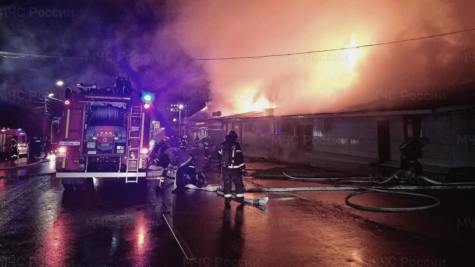 15 die after fire engulfs popular Russian cafe