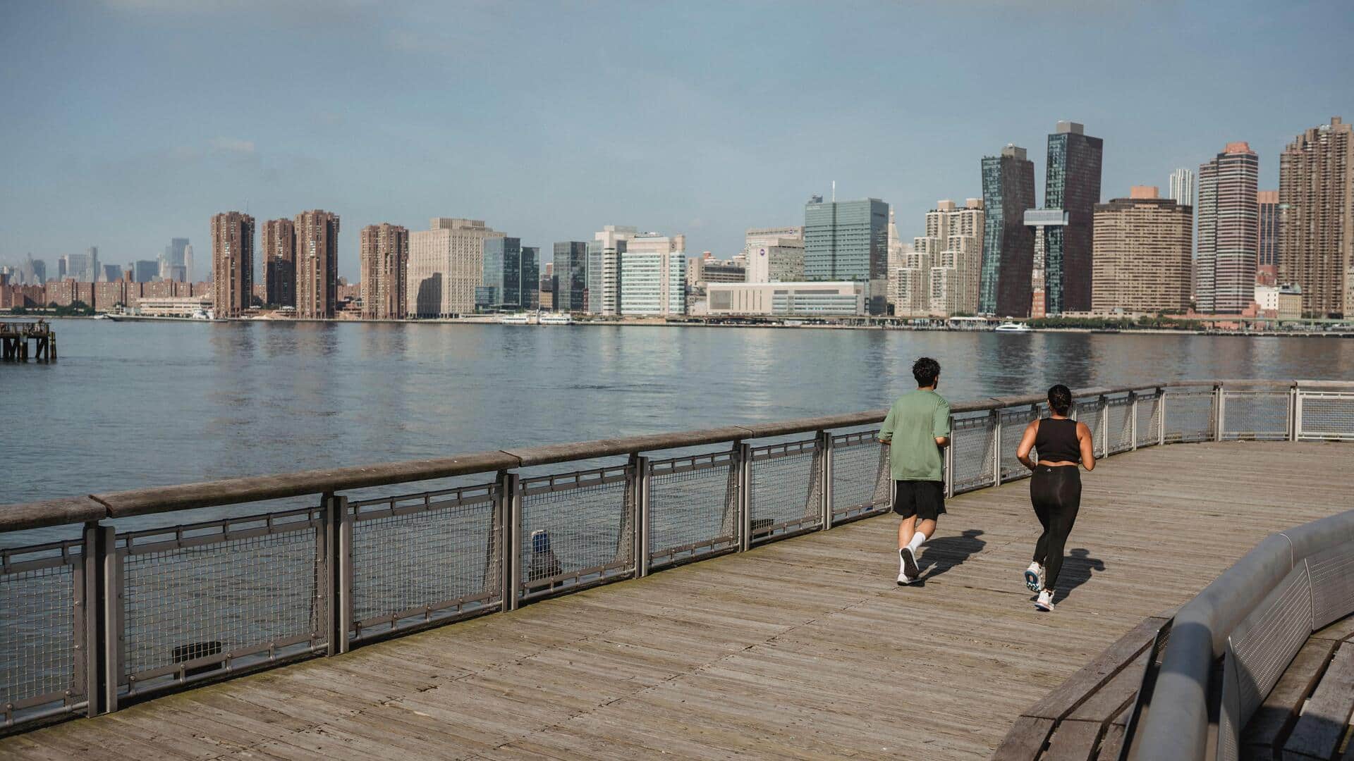 Does outdoor running burn more calories than a treadmill?