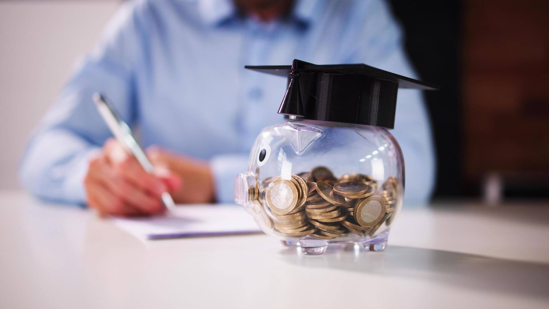 Studying in college? Here's how you can manage money
