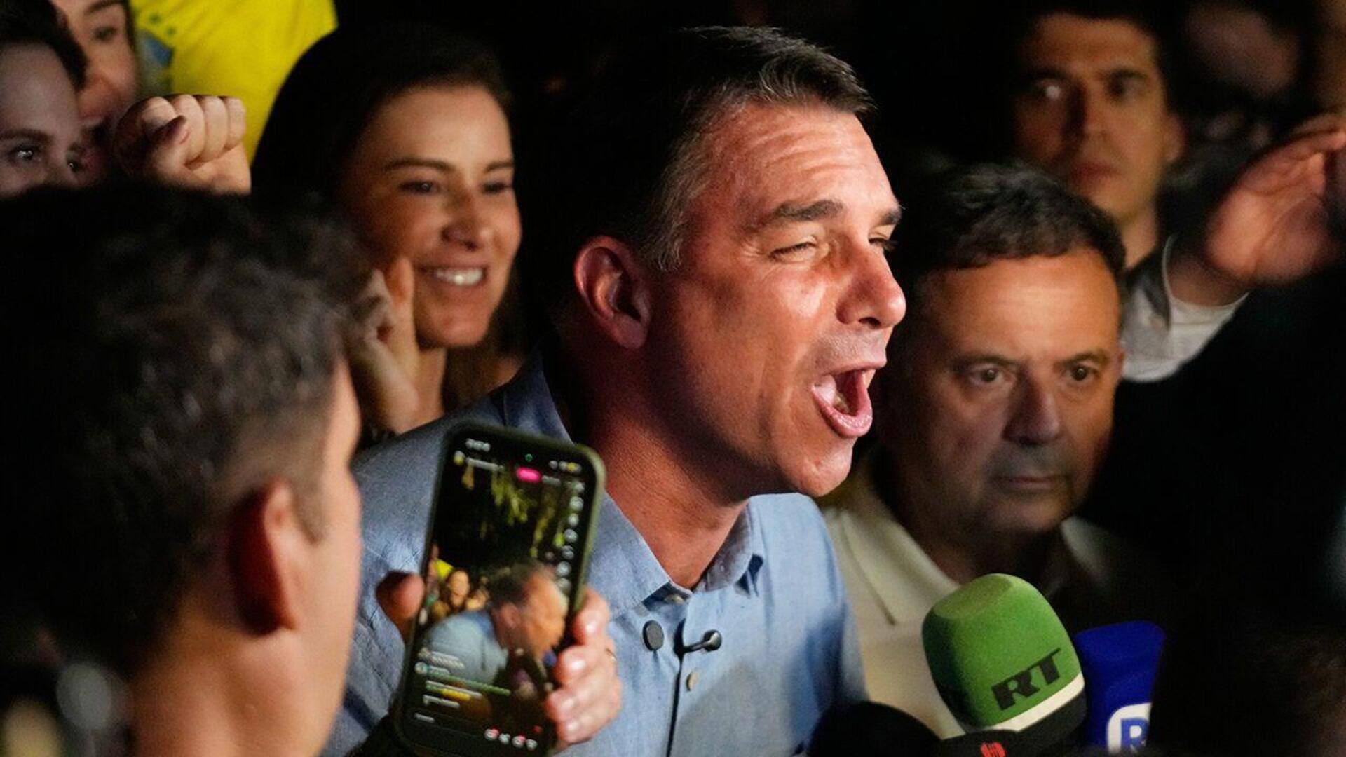Brazil: Right-wing candidate Flavio Bolsonaro wins 1st round against Lula
