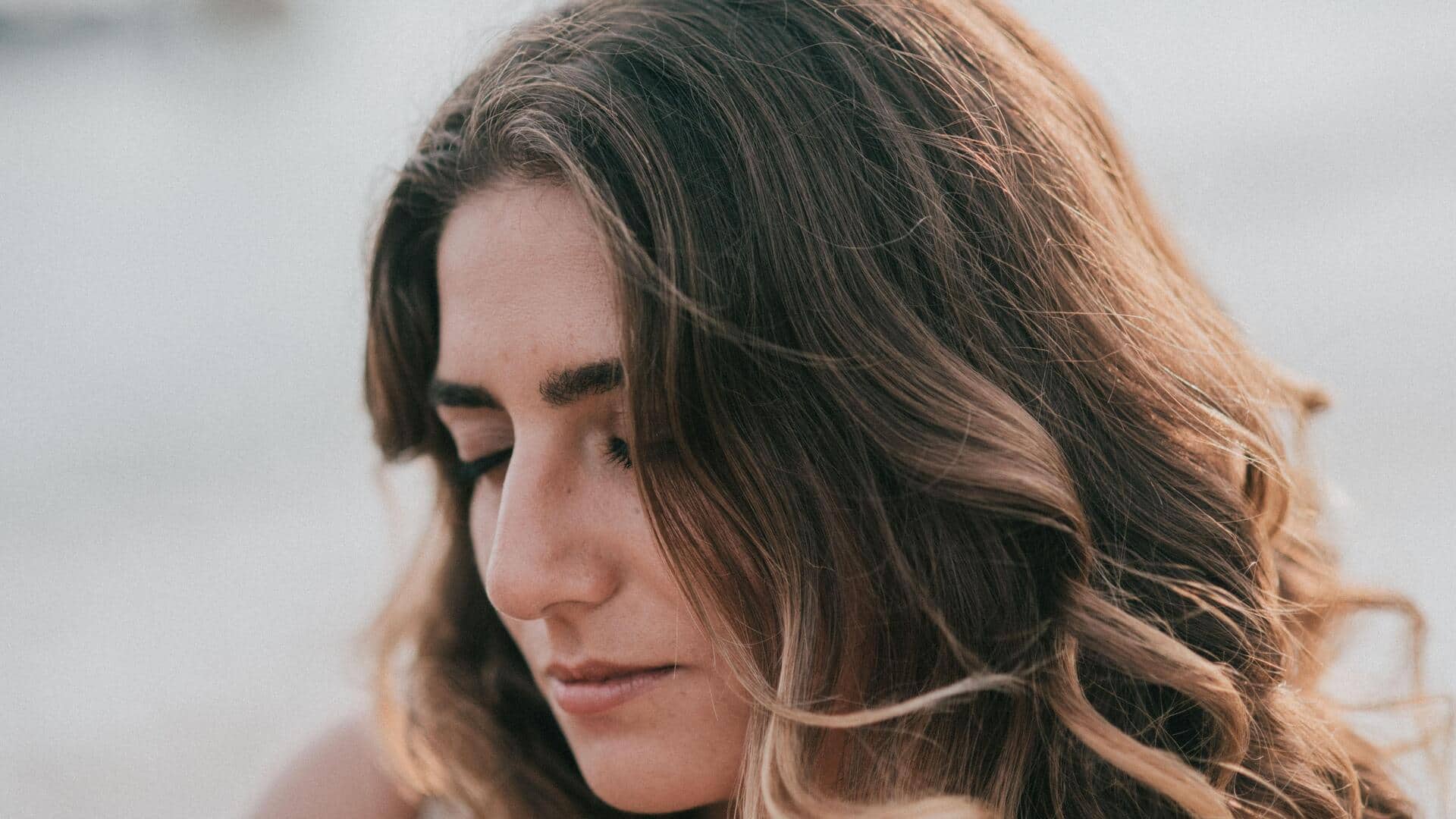 Say goodbye to frizz with these wavy hair tips