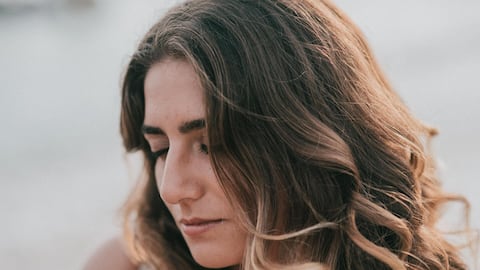Say goodbye to frizz with these wavy hair tips