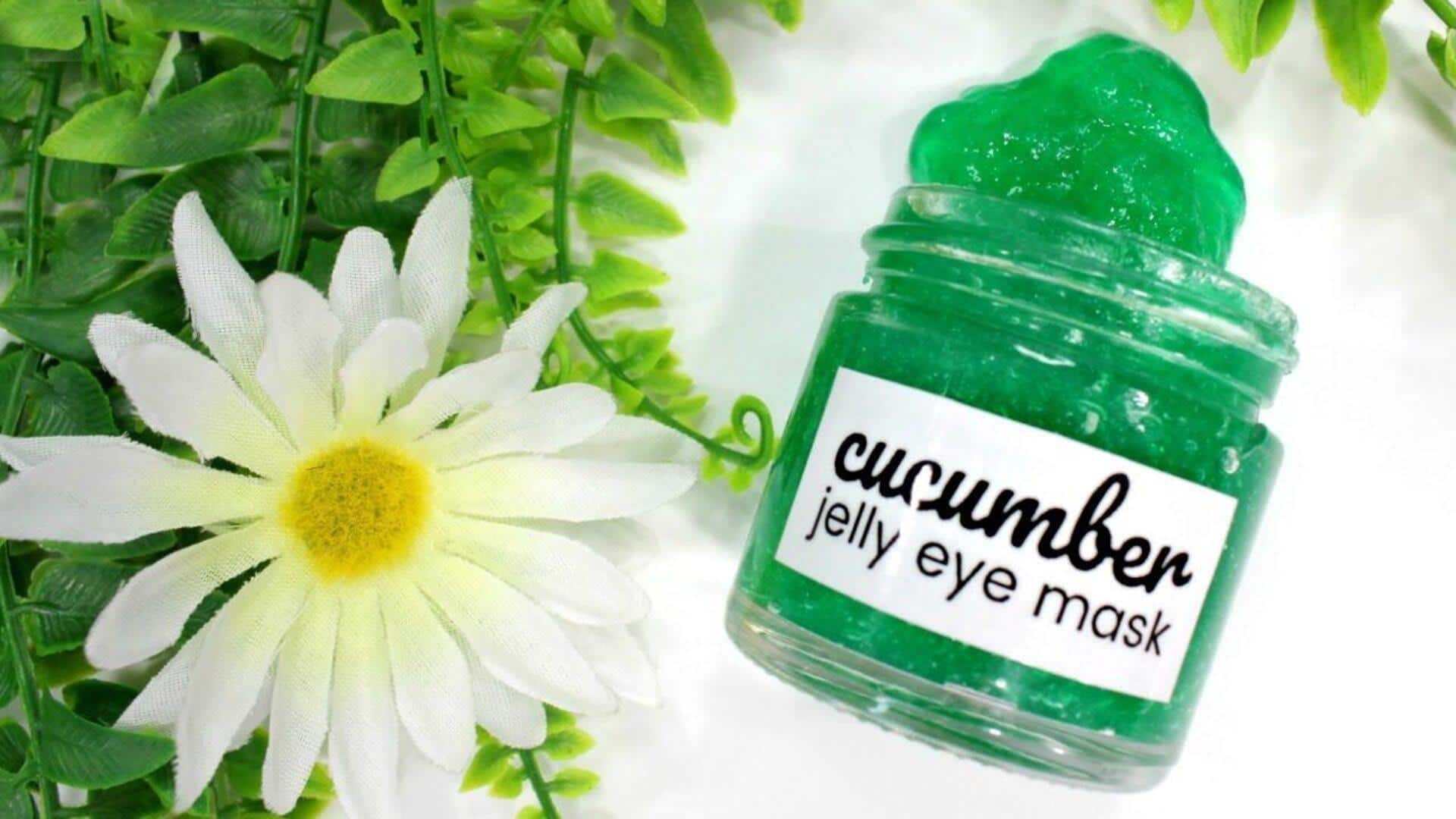 Here's how to make herbal eye masks with simple ingredients