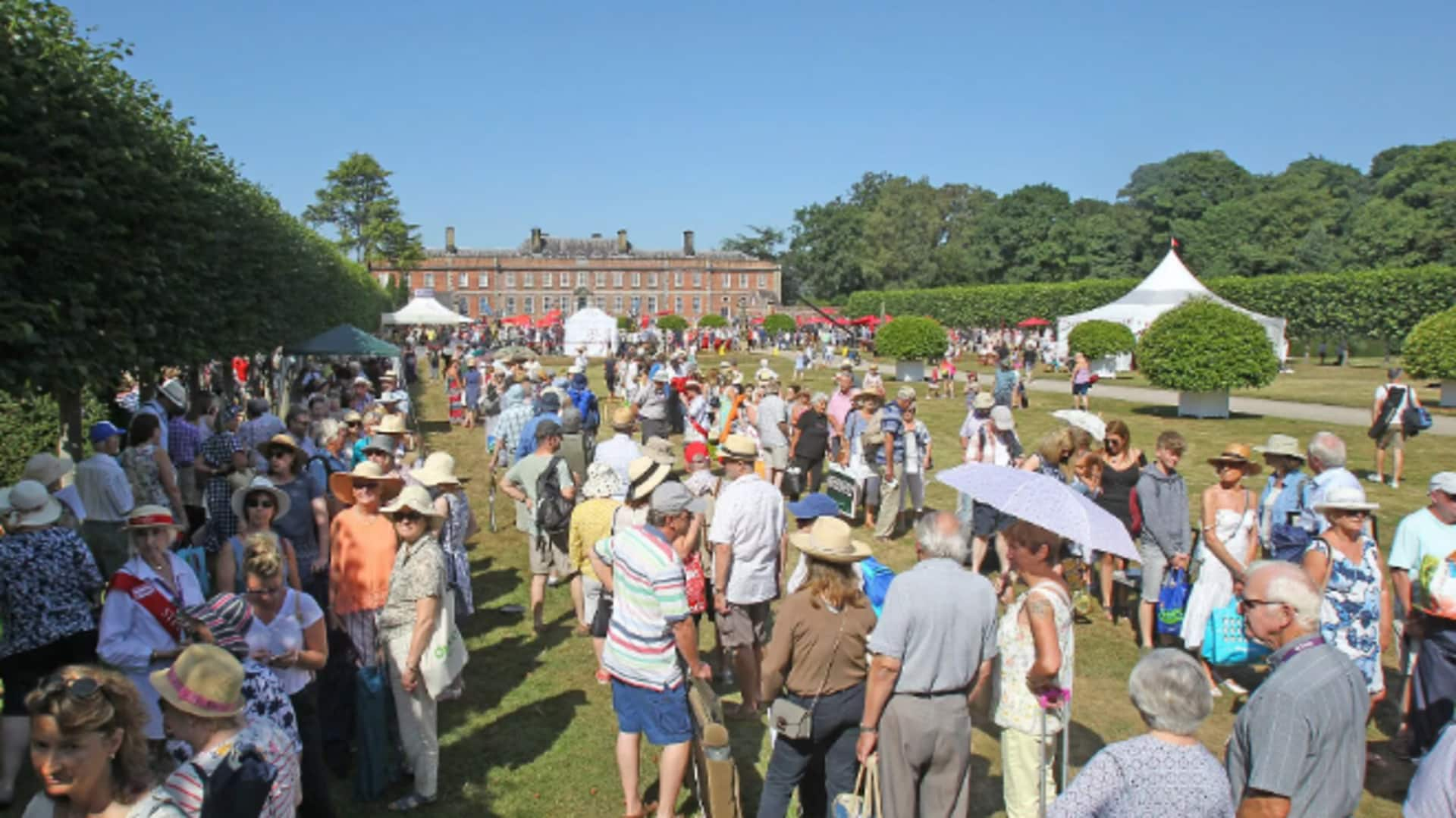 How to throw a fun antique roadshow party