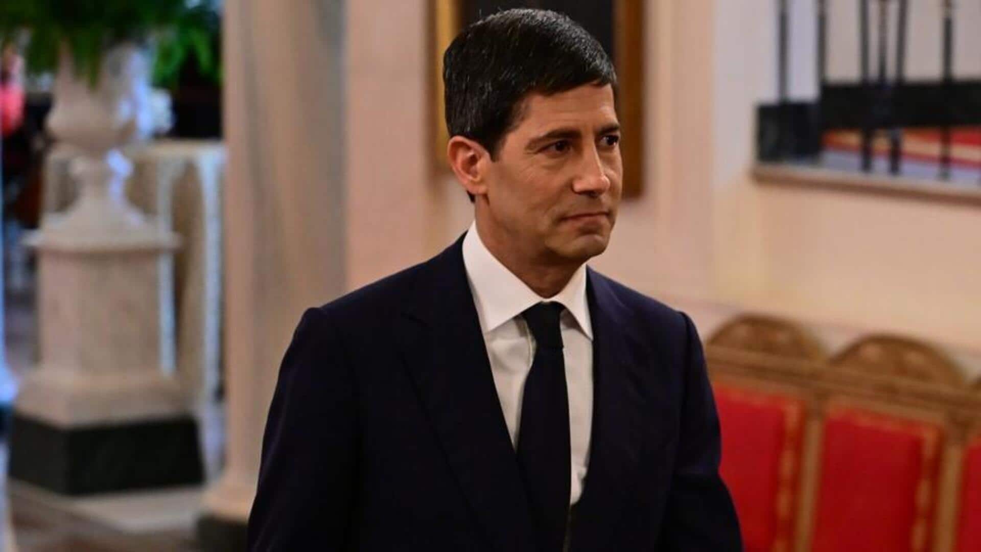Kevin Warsh sworn in as new Fed chair