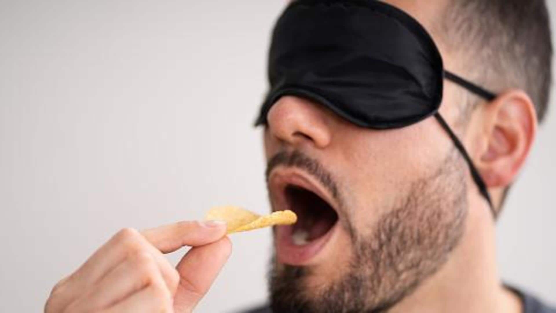 Blindfolded eating: Concept and how to practice Blindfolded eating: Concept and how to practice
