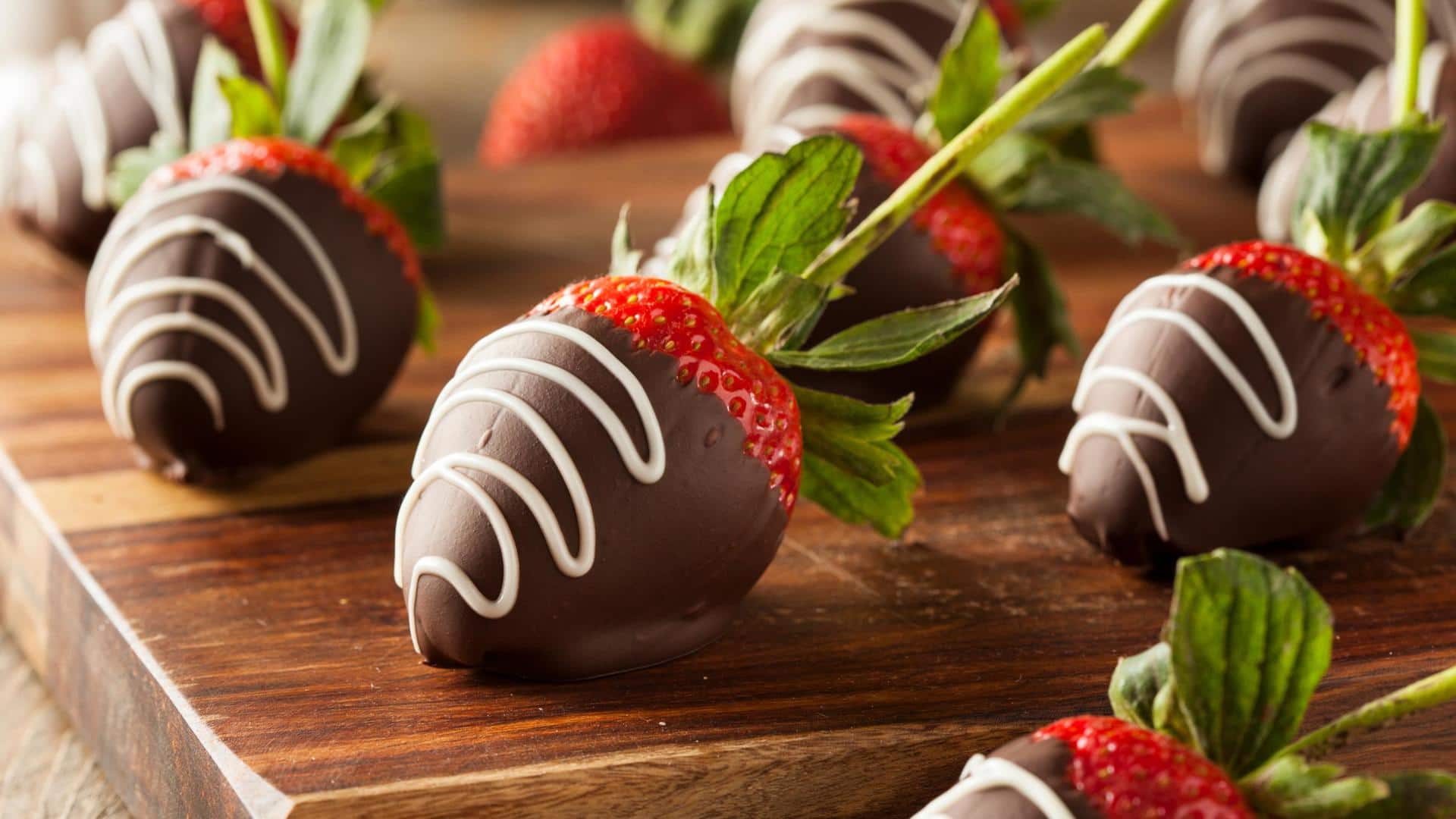 Valentine's Day: Surprise your boo with these strawberry-chocolate combo desserts