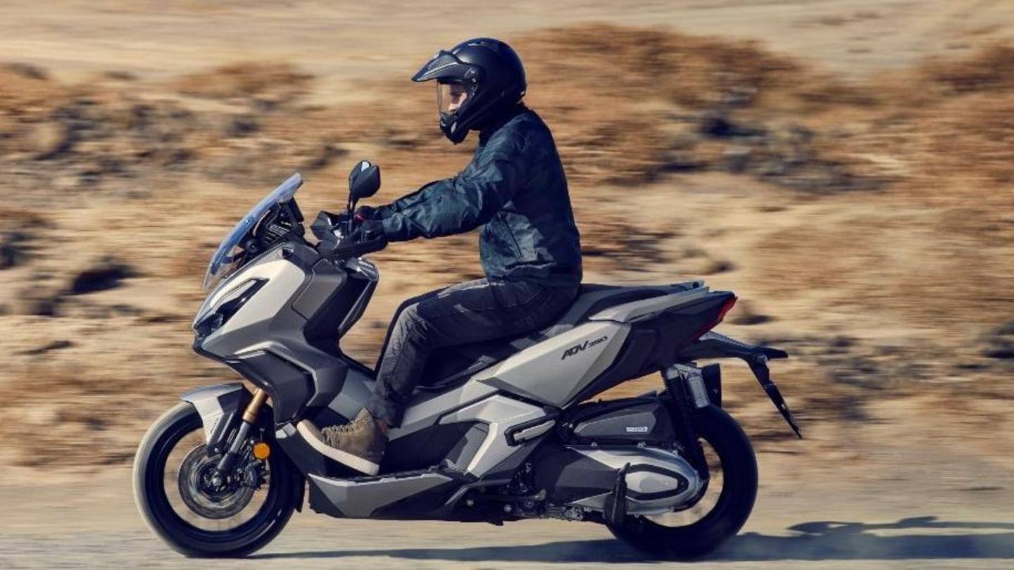 The scooter has knuckle guards and Bluetooth support The scooter has knuckle guards and Bluetooth support