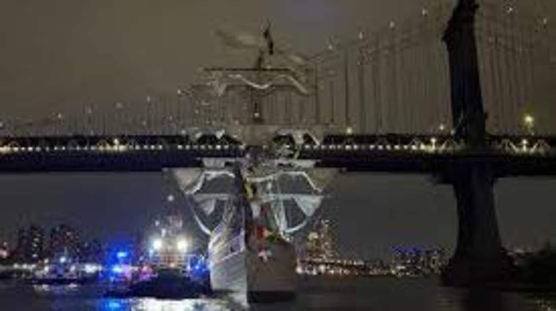 Mexican Navy ship collides with NYC's Brooklyn Bridge Mexican Navy ship collides with NYC's Brooklyn Bridge