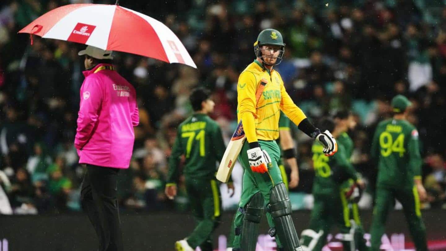 T20 WC: Pakistan beat SA, stay alive in semis race