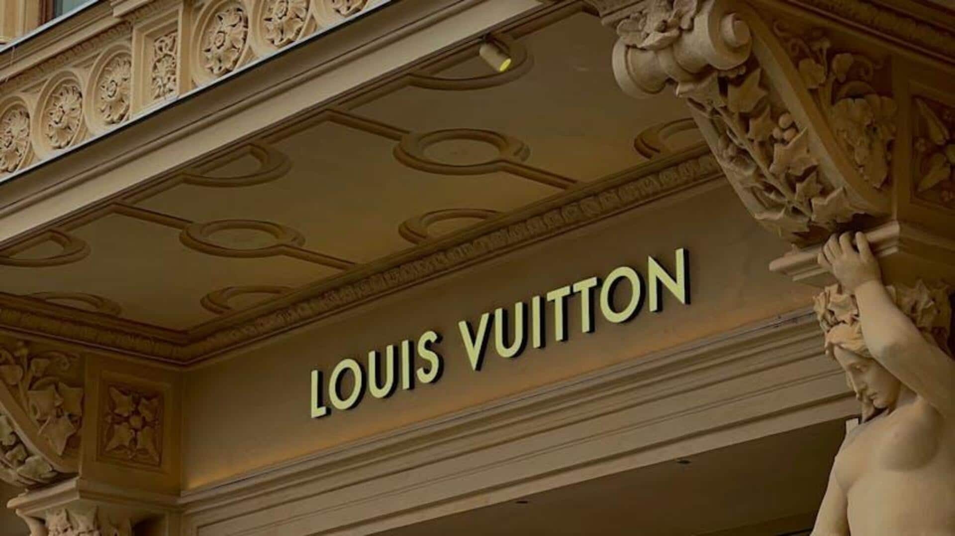 Woman counts ,050 in cash at Louis Vuitton and leaves store without making any purchases