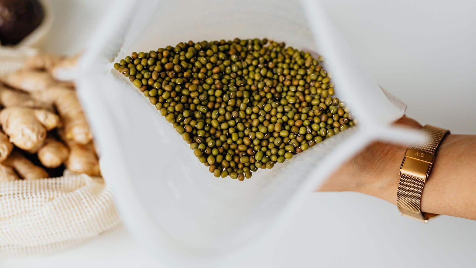 Green gram crisps: Ditch salty munchies for this healthy snack