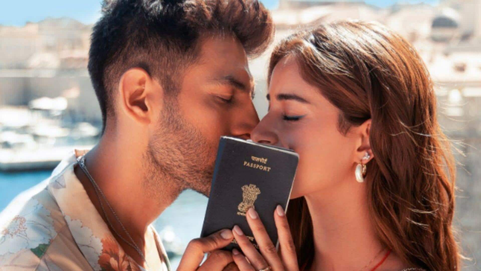 Kartik-Ananya's steamy kiss lights up 'Tu Meri Main Tera...' poster Kartik-Ananya's steamy kiss lights up 'Tu Meri Main Tera...' poster