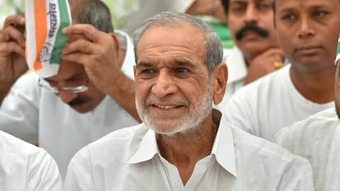 BJP slams Congress for tributes to Sajjan Kumar 
