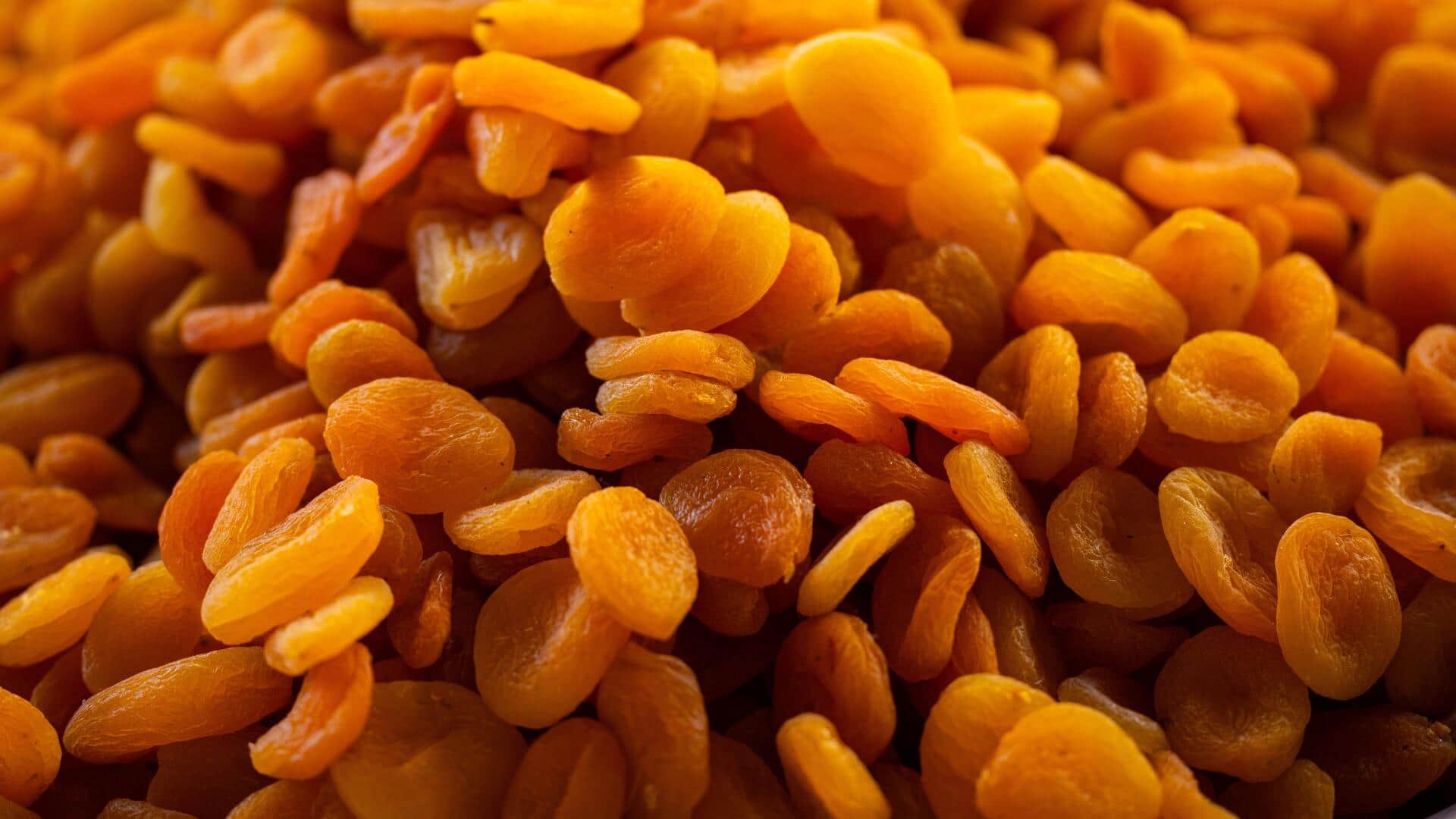 5 dried fruits every vegetarian should eat