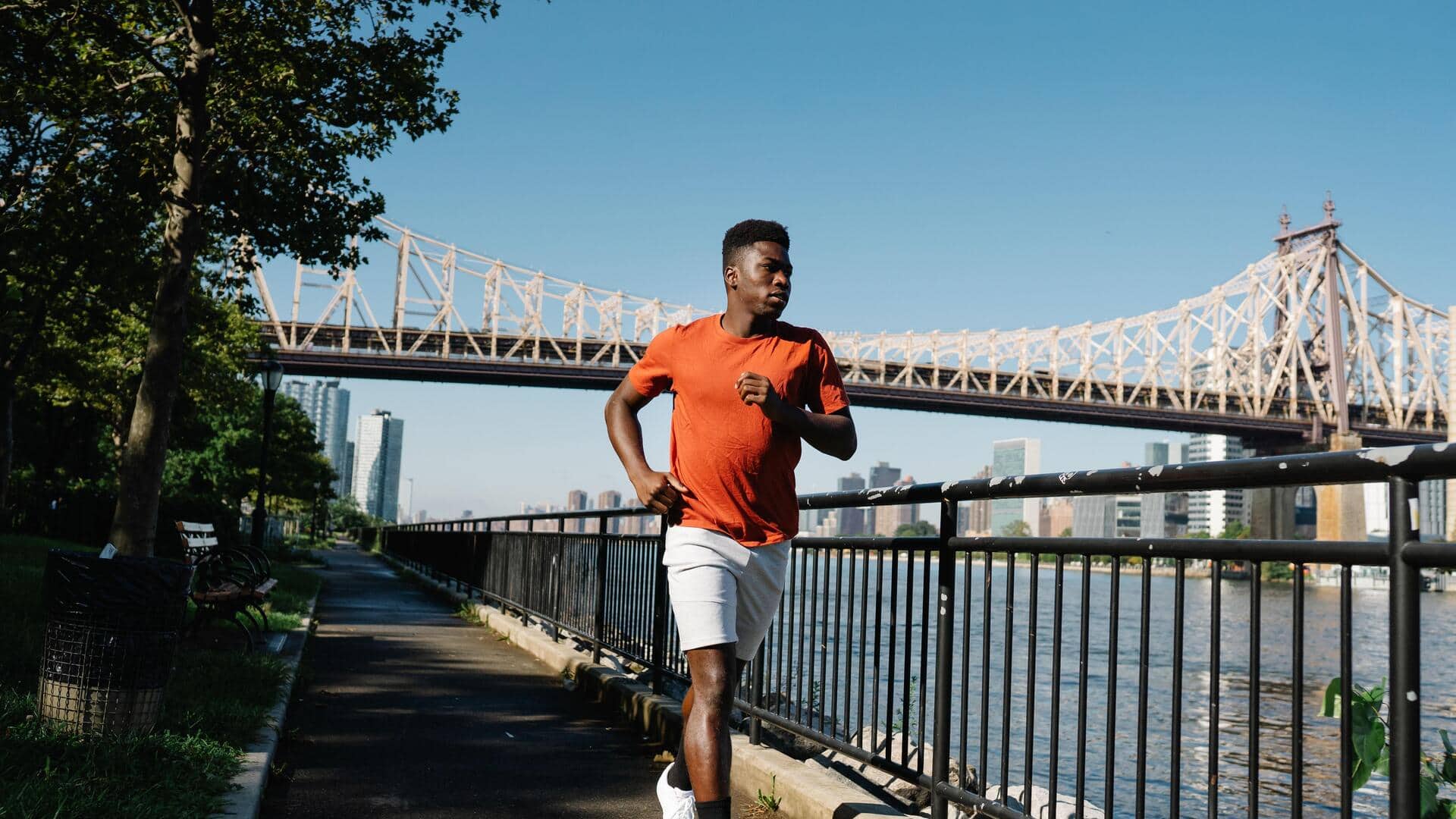 Fence running: The fitness trend everyone's talking about