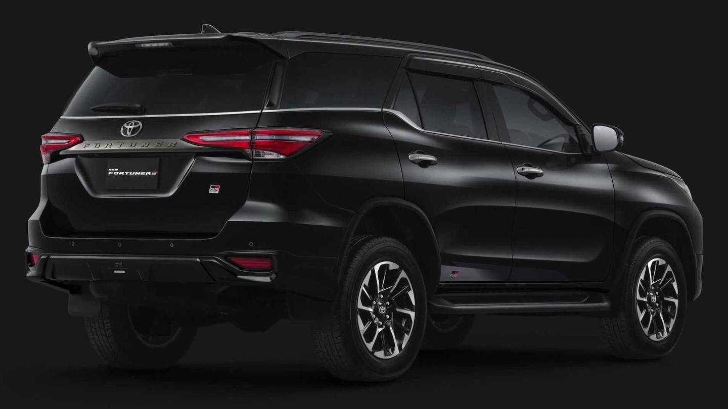 The car has a bumper spoiler and LED headlights The car has a bumper spoiler and LED headlights