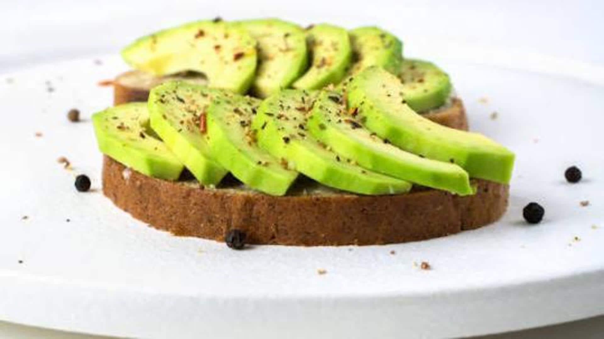 Quick fix: Avocado toast with cumin yogurt 