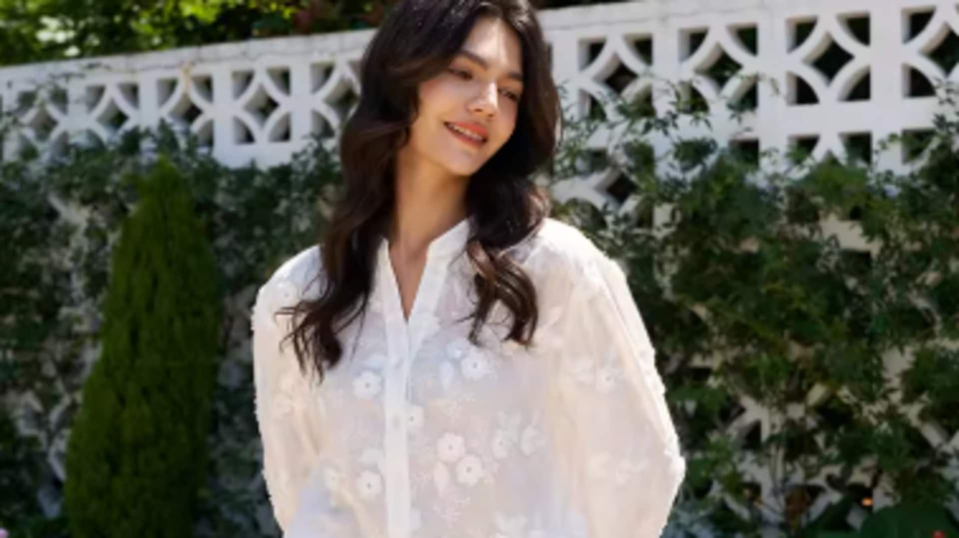 5 styles pairing perfectly with eyelet blouses