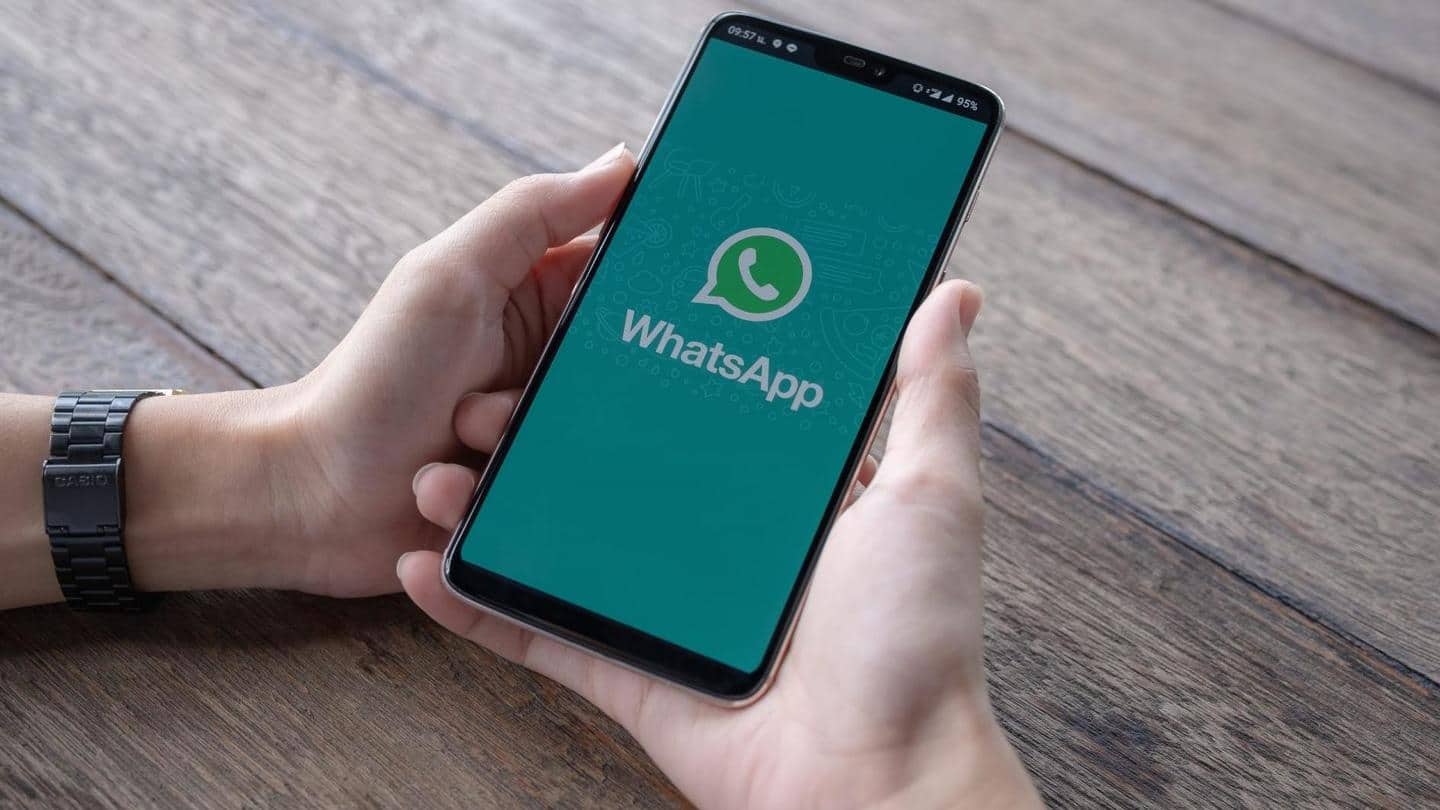 WhatsApp developing feature for playing voice notes outside sender chats