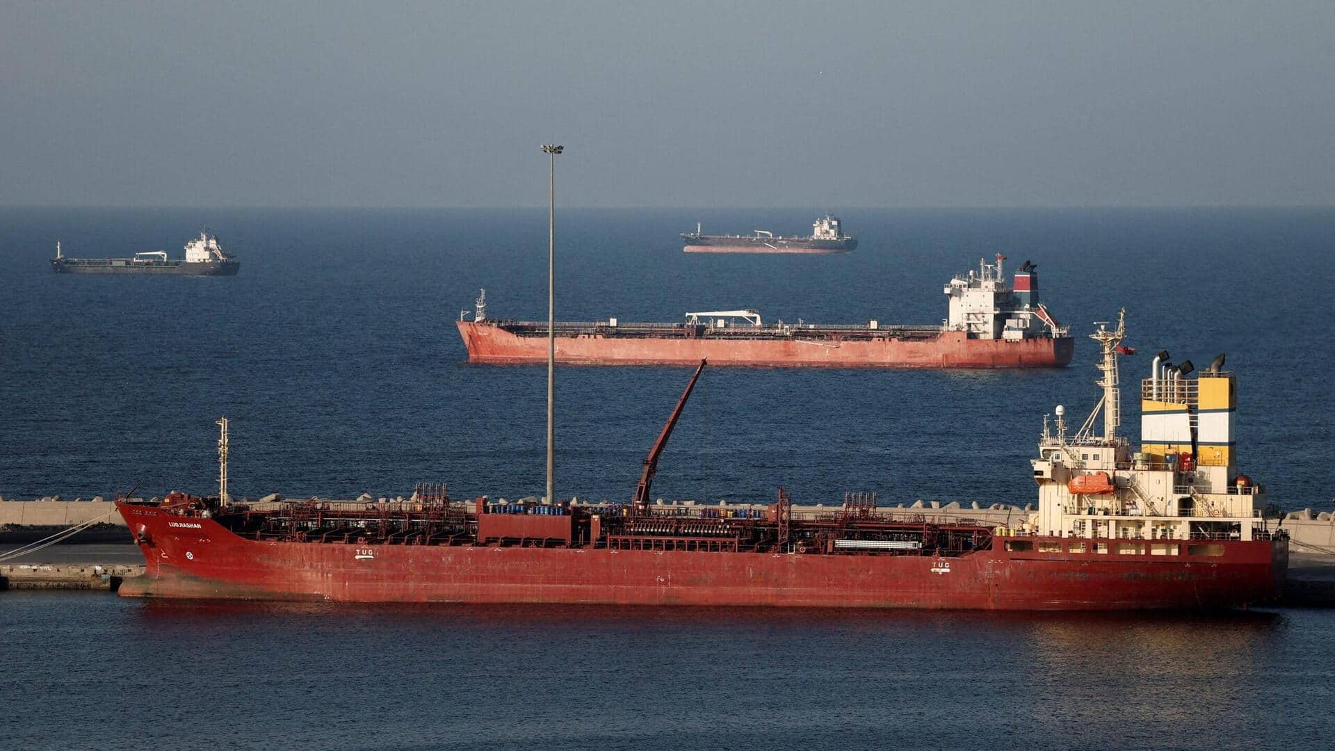 Why tankers are making U-turns in Hormuz strait