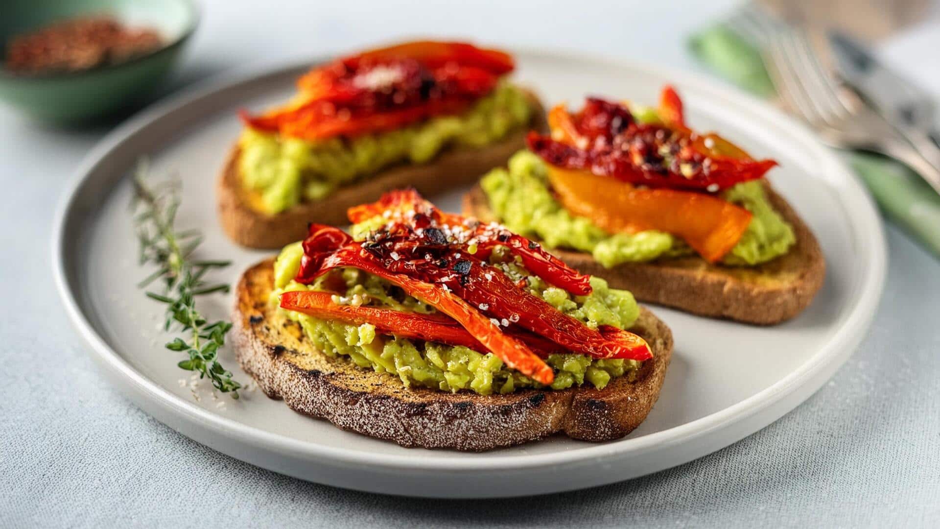 5-minute breakfasts: Avocado and red pepper bites