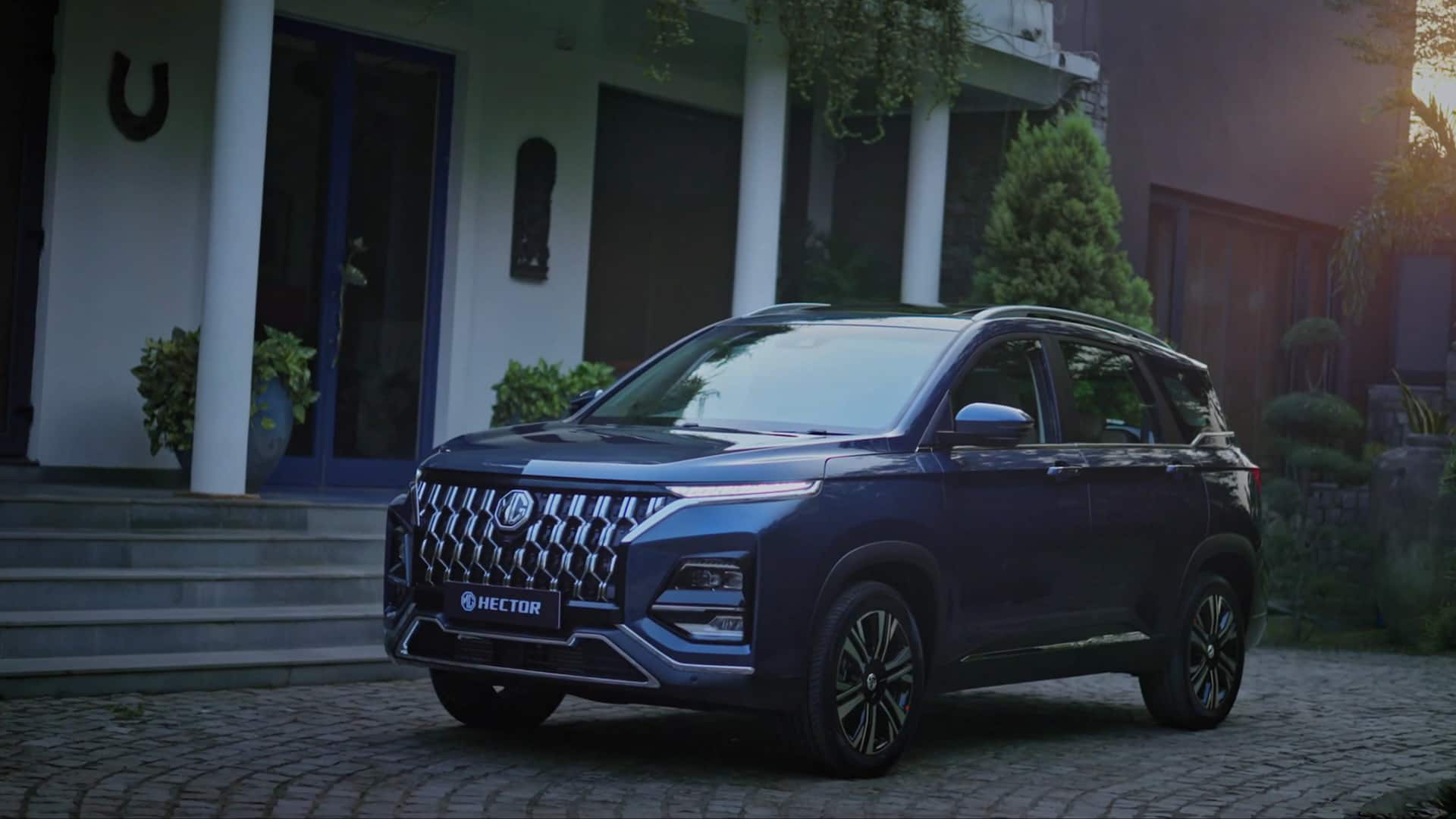 MG Hector facelift debuts at ₹12L: Check what's new