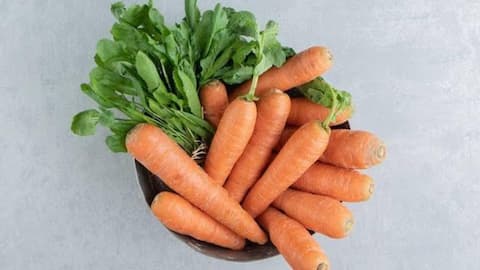 Carrots v/s spinach: Which is healthier?