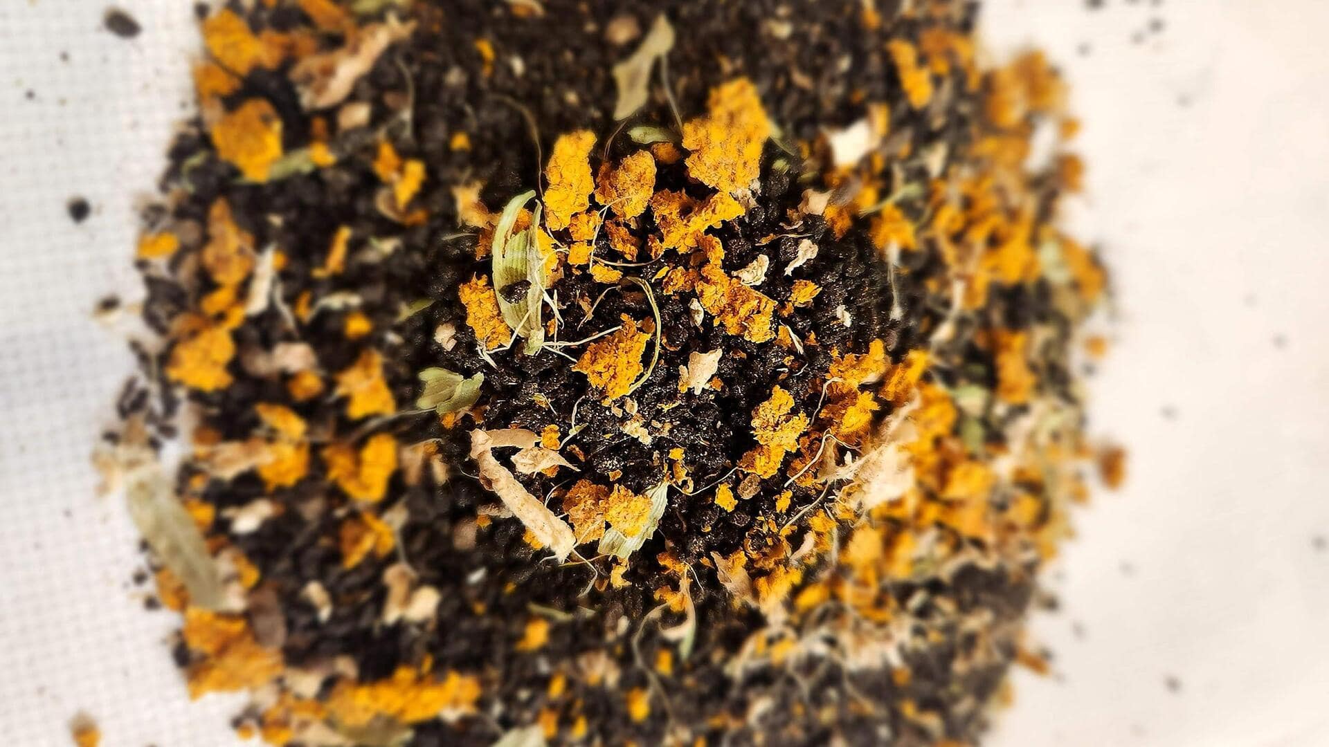 Improve your digestion with turmeric-sesame tea