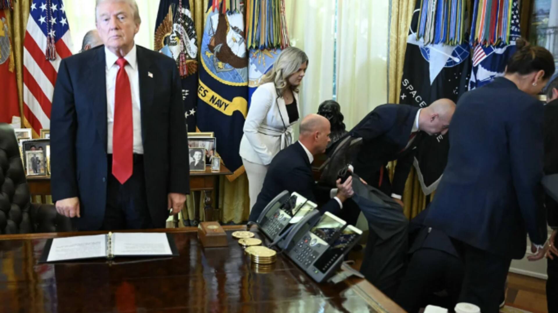 Video: Man standing behind Trump faints during weight-loss drug announcement 