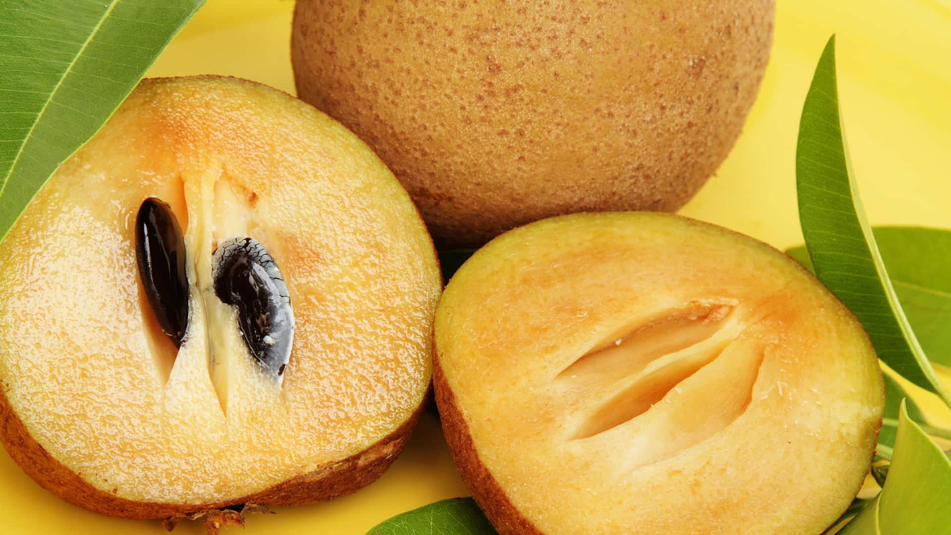 Sapodilla v/s persimmon: Which has more natural sugar?