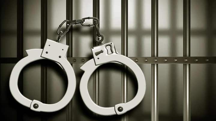Woman, son arrested for cheating person in Delhi