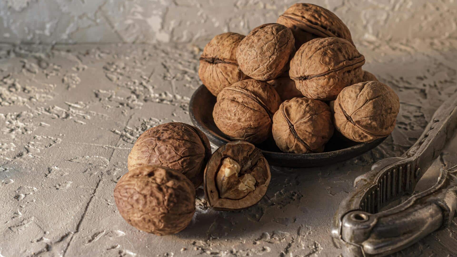 Pine nuts v/s walnuts: Which one is healthier for you?