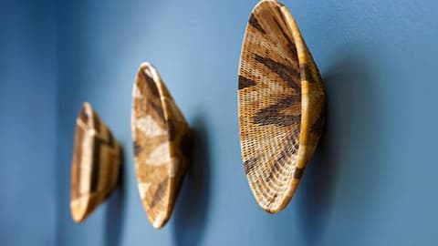 How to make raffia wall art at home