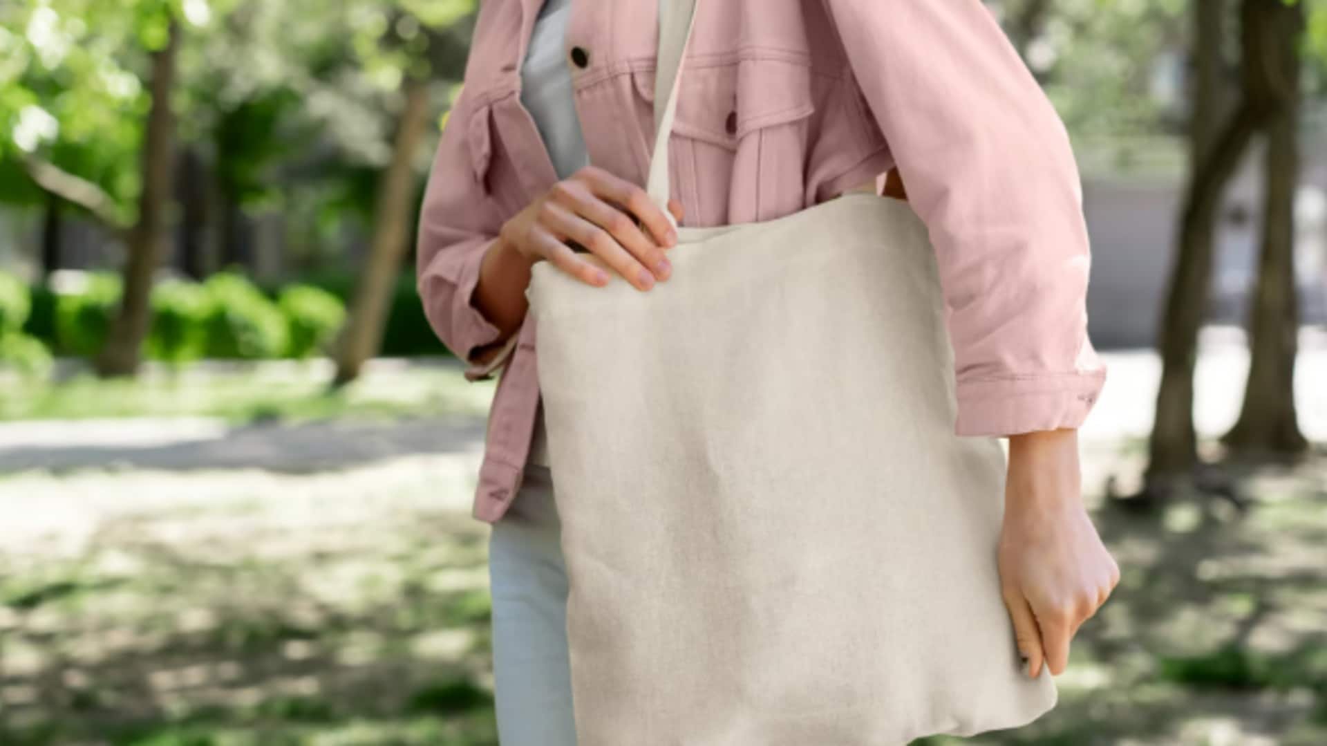 Transform old clothes into chic tote bags