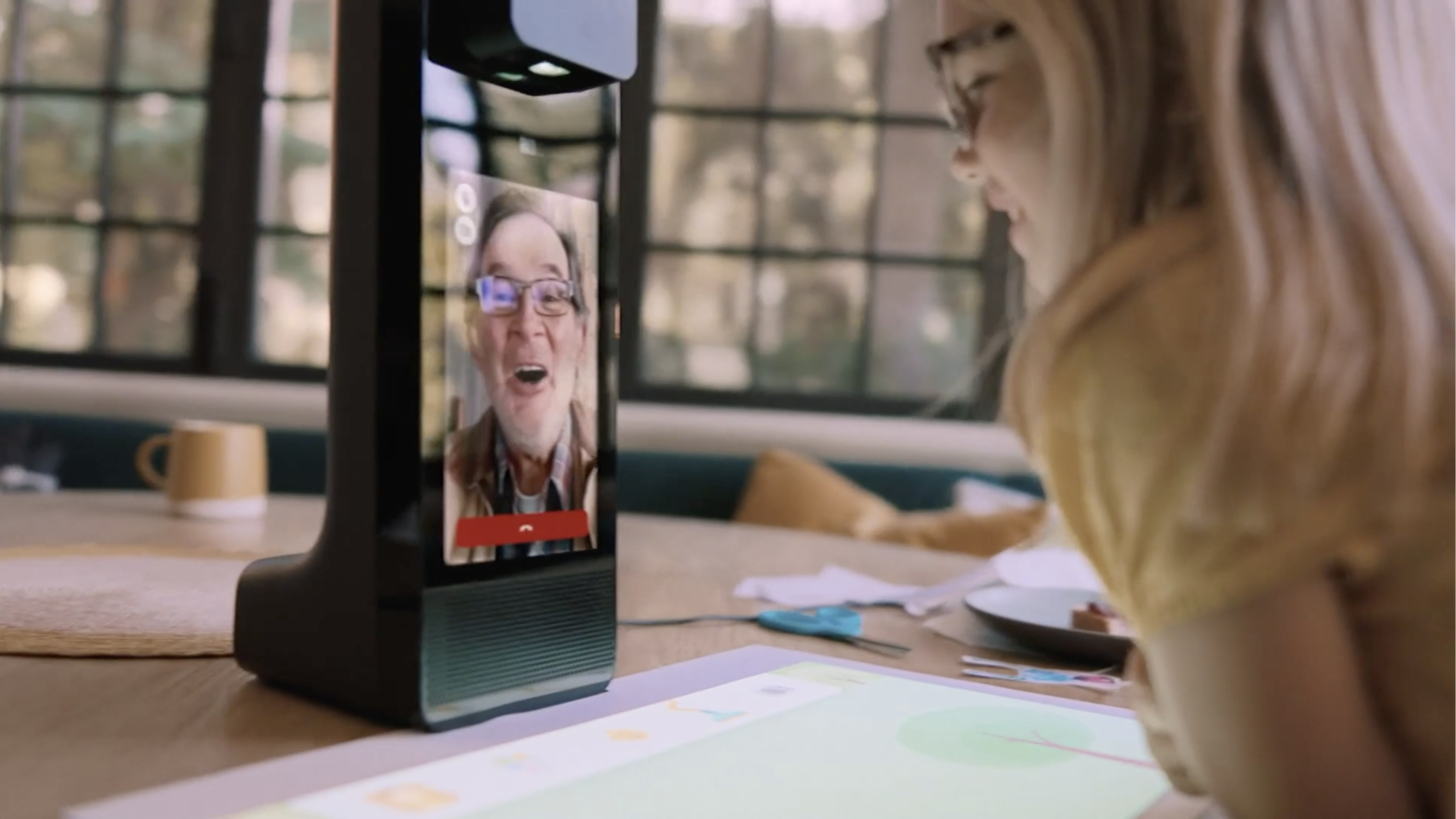Amazon Glow integrates touch-responsive projected surface, video calling screen Amazon Glow integrates touch-responsive projected surface, video calling screen