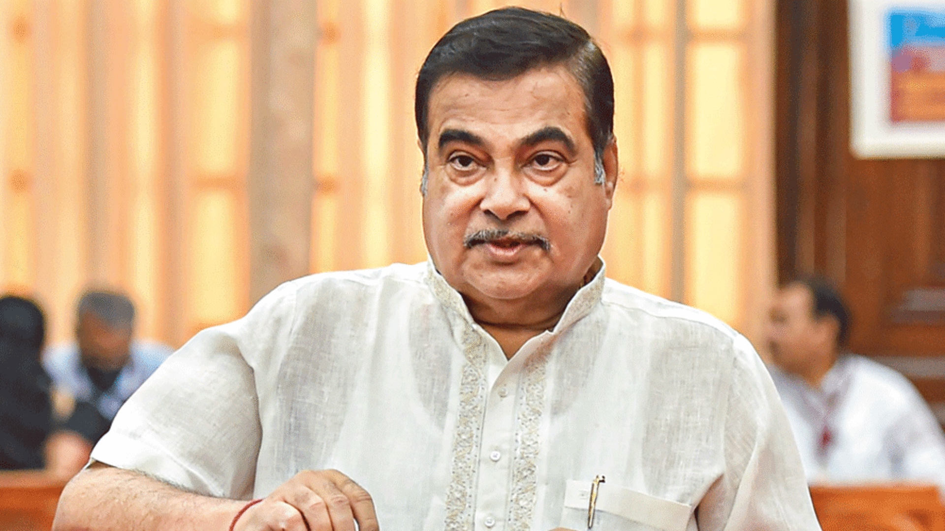 Gadkari urges two-wheeler makers to offer discounted helmets to customers