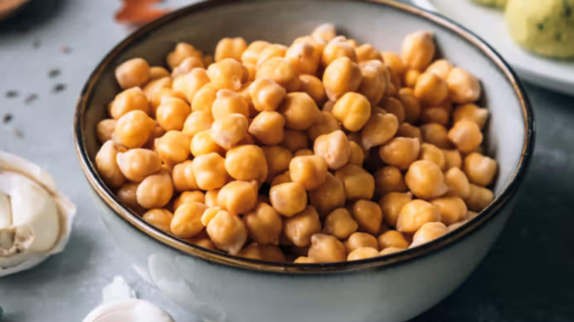 Chickpeas v/s quinoa: Which has more protein?