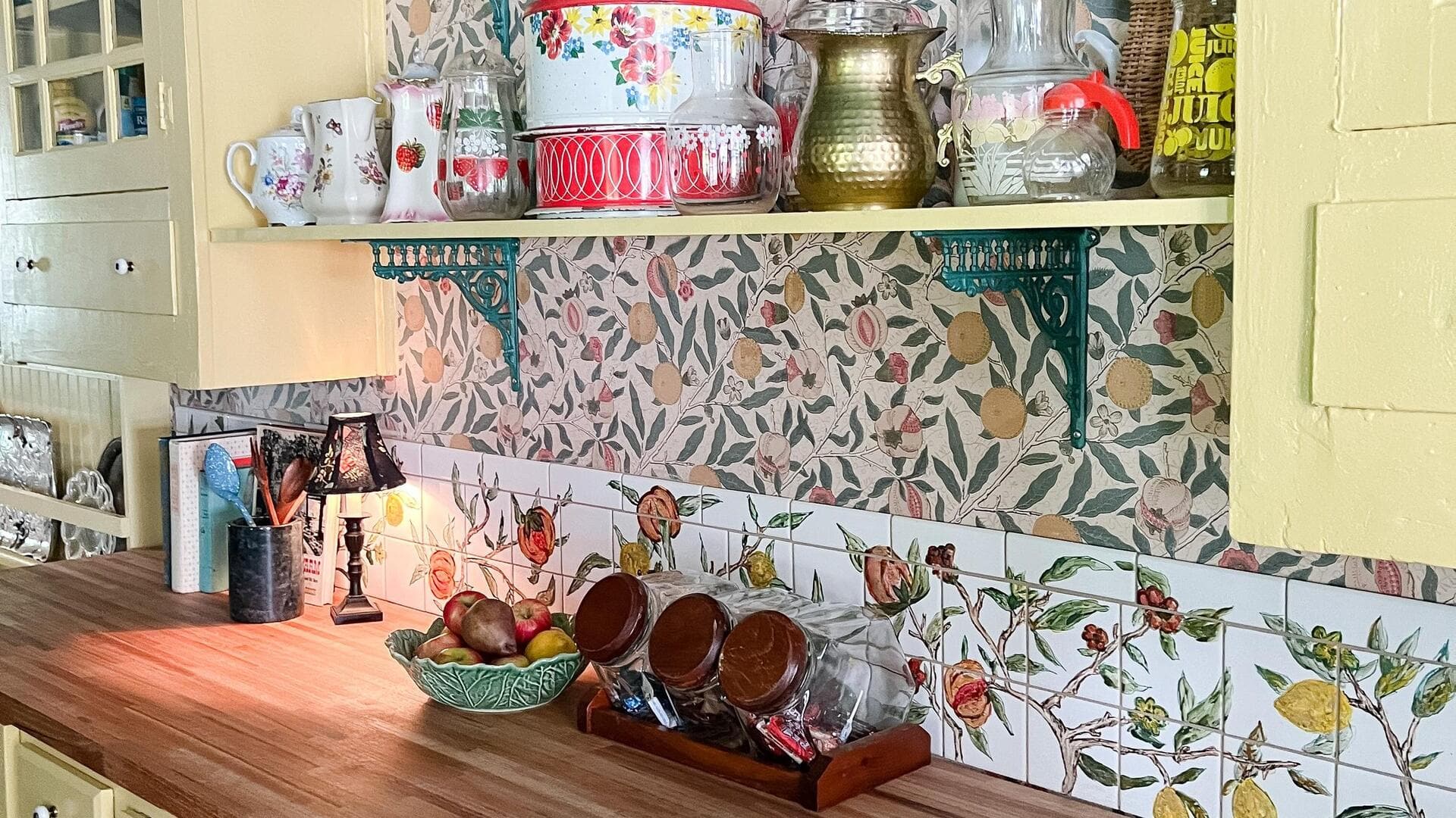Hand-painted tiles: 5 decor tips to try