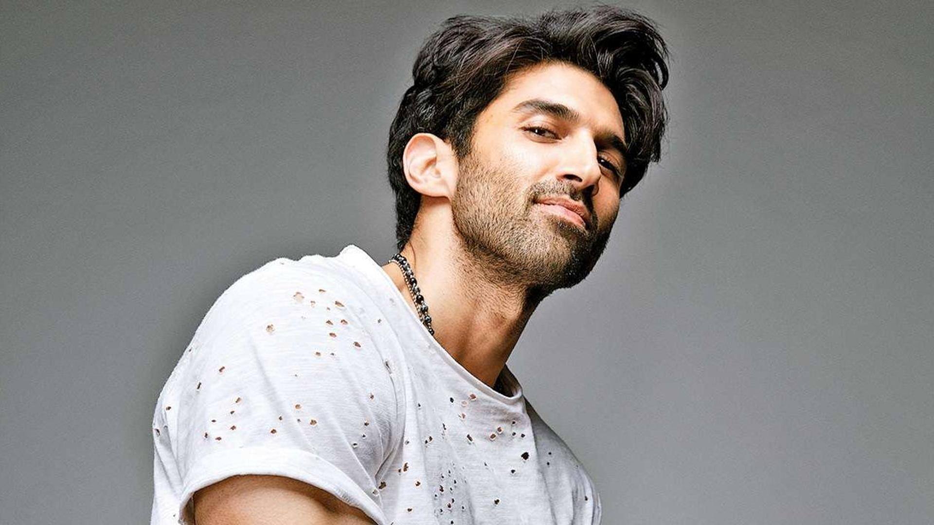 Aditya Roy Kapur opens up about fan forcibly kissing him